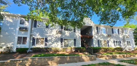 18 Steeplechase Ct, Somerset, NJ 08873