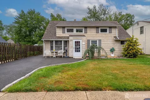 172 Elizabeth Ave, Iselin, NJ 08830