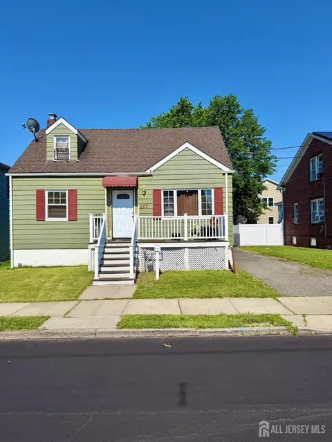 127 Heald St, Carteret, NJ 07008