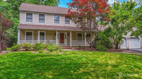 7 Lake Farrington Dr, North Brunswick, NJ 08902