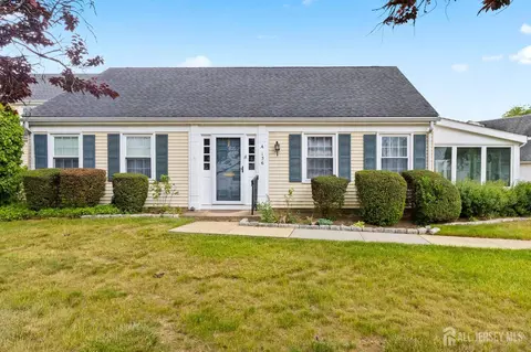 136 Plymouth Ln, Monroe, NJ 08831