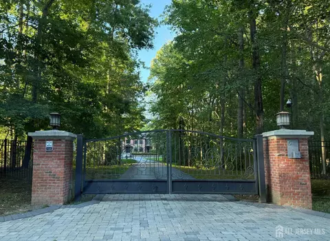 5 Northwind Ct, Monroe, NJ 08831