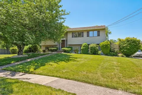 1 Cheryl Ct, Piscataway, NJ 08854