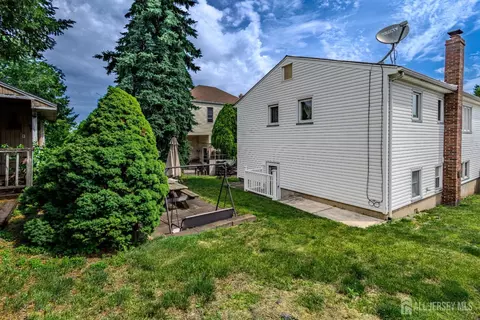 149 Strawberry Hill Ave, Woodbridge, NJ 07095