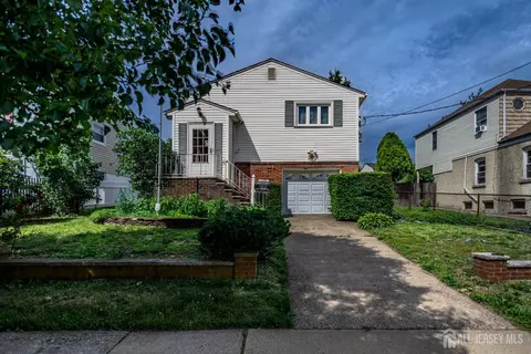 149 Strawberry Hill Ave, Woodbridge, NJ 07095