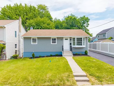 864 Court St, Woodbridge, NJ 07095
