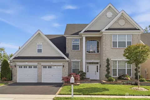 19 Whistling Straits Dr, Monroe, NJ 08831