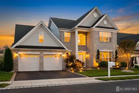 19 Whistling Straits Dr, Monroe, NJ 08831