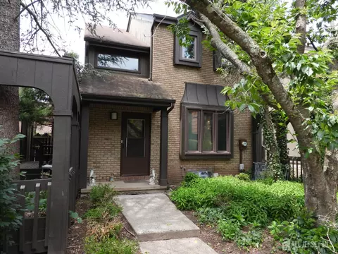 41 Riverbend Dr, North Brunswick, NJ 08902