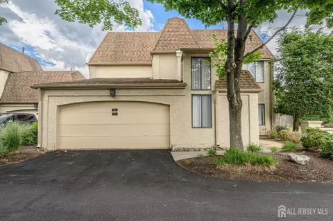 7 Carriage Pl, Edison, NJ 08820