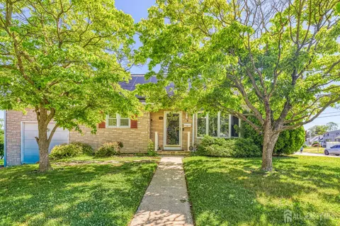 40 Windsor Dr, East Brunswick, NJ 08816