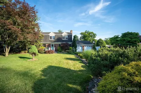 207 Grant Ave, Middlesex, NJ 08846