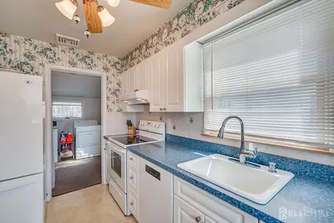 Kitchen - 30 Walnut St, Edison, NJ 08817 photo 4 of 4