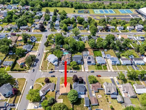 View/Area - 30 Walnut St, Edison, NJ 08817 photo 2 of 9