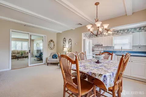 Dining - 30 Walnut St, Edison, NJ 08817 photo 1 of 3