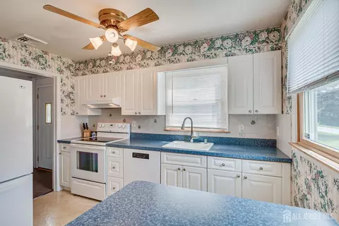 Kitchen - 30 Walnut St, Edison, NJ 08817 photo 2 of 4