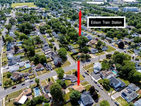 View/Area - 30 Walnut St, Edison, NJ 08817 photo 3 of 9