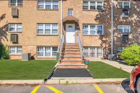 393 College Dr, Edison, NJ 08817