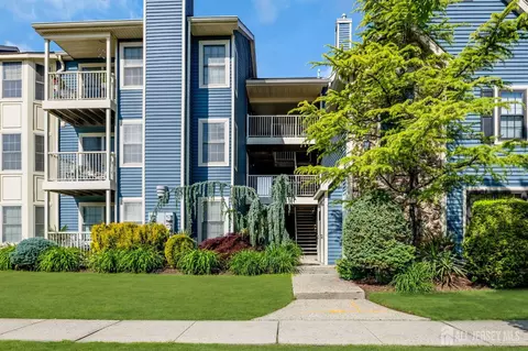 122 Longfield Ct, East Brunswick, NJ 08816