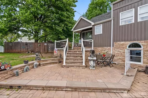 251 Arlington Dr, Fords, NJ 08863