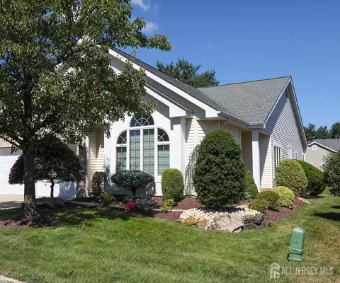 7 Sherwood Dr, Monroe, NJ 08831
