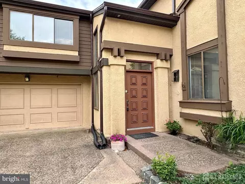 104 Sayre Dr, Princeton, NJ 08540