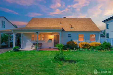 5 W Arthur Pl, Iselin, NJ 08830