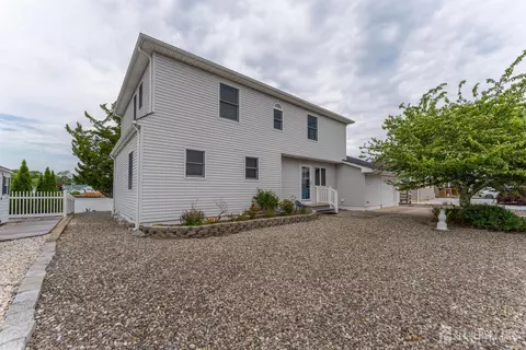 306 Richard Rd, Lacey, NJ 08731