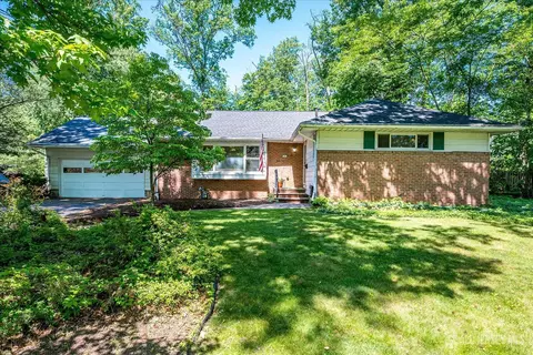 9 Clive Hills Rd, Edison, NJ 08820