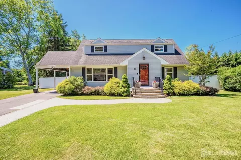 21 Inwood Dr, East Brunswick, NJ 08816