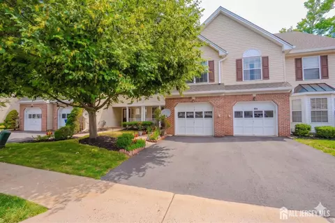22 Amy Dr, North Brunswick, NJ 08902