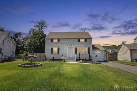 37 Glen Ct, North Plainfield, NJ 07063