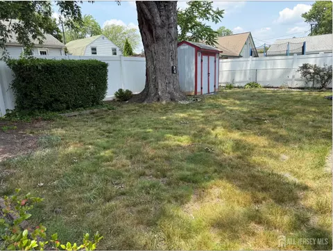 38 Wayne St, Edison, NJ 08817