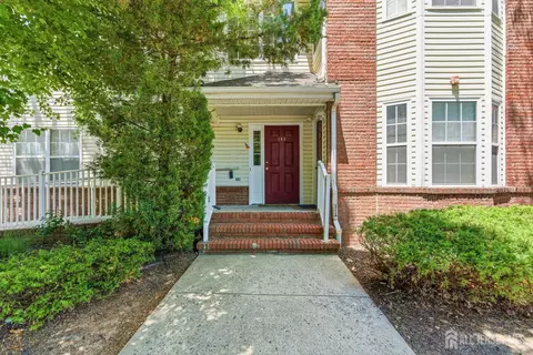 141 Forest Dr, Piscataway, NJ 08854