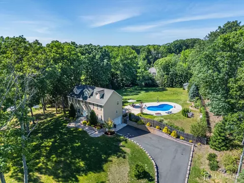 24 Willow Ln, Englishtown, NJ 07726