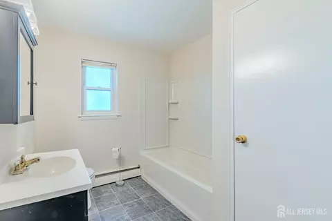 Bath - 93 Fox Rd #2A, Edison, NJ 08817 photo 1 of 3