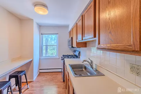 Kitchen - 93 Fox Rd #2A, Edison, NJ 08817 photo 1 of 2
