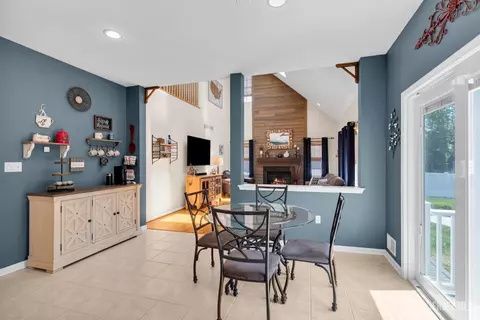 Entry Way - 2 Mapleton Rd, Old Bridge, NJ 08857 photo 5 of 8