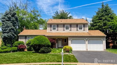 3 Chelsea Ct, Edison, NJ 08820