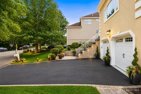 56 Rookwood Ter, Morris Plains, NJ 07950