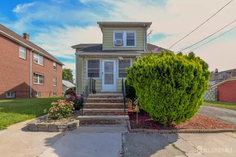 51 Jeanette St, Carteret, NJ 07008