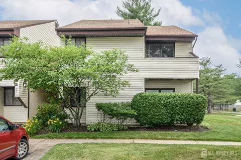 38 E Daisy Ln E #A, Mount Laurel, NJ 08054