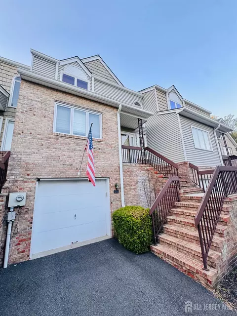 78 Averell Dr, Morris Plains, NJ 07950