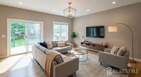 10 Delar Pkwy # -A, Franklin Park, NJ 08823