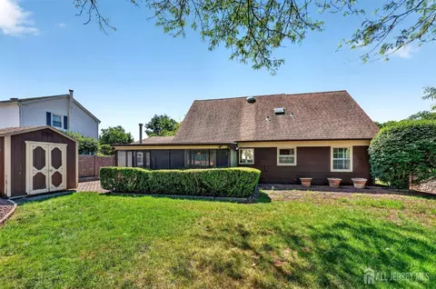 Exterior - 29 Ormont Ln, Matawan, NJ 07747 photo 5 of 10
