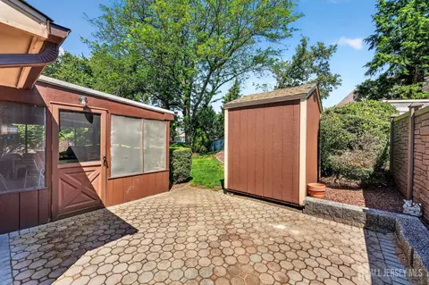 Exterior - 29 Ormont Ln, Matawan, NJ 07747 photo 2 of 10