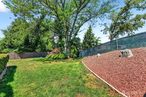 Exterior - 29 Ormont Ln, Matawan, NJ 07747 photo 6 of 10