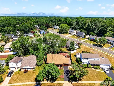 View/Area - 29 Ormont Ln, Matawan, NJ 07747 photo 4 of 6