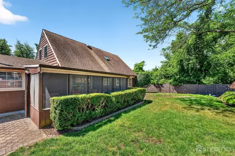 Exterior - 29 Ormont Ln, Matawan, NJ 07747 photo 4 of 10