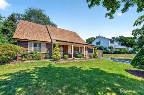 Exterior - 29 Ormont Ln, Matawan, NJ 07747 photo 8 of 10